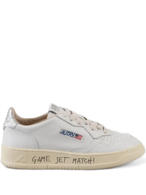 Autry tenis con perforaciones