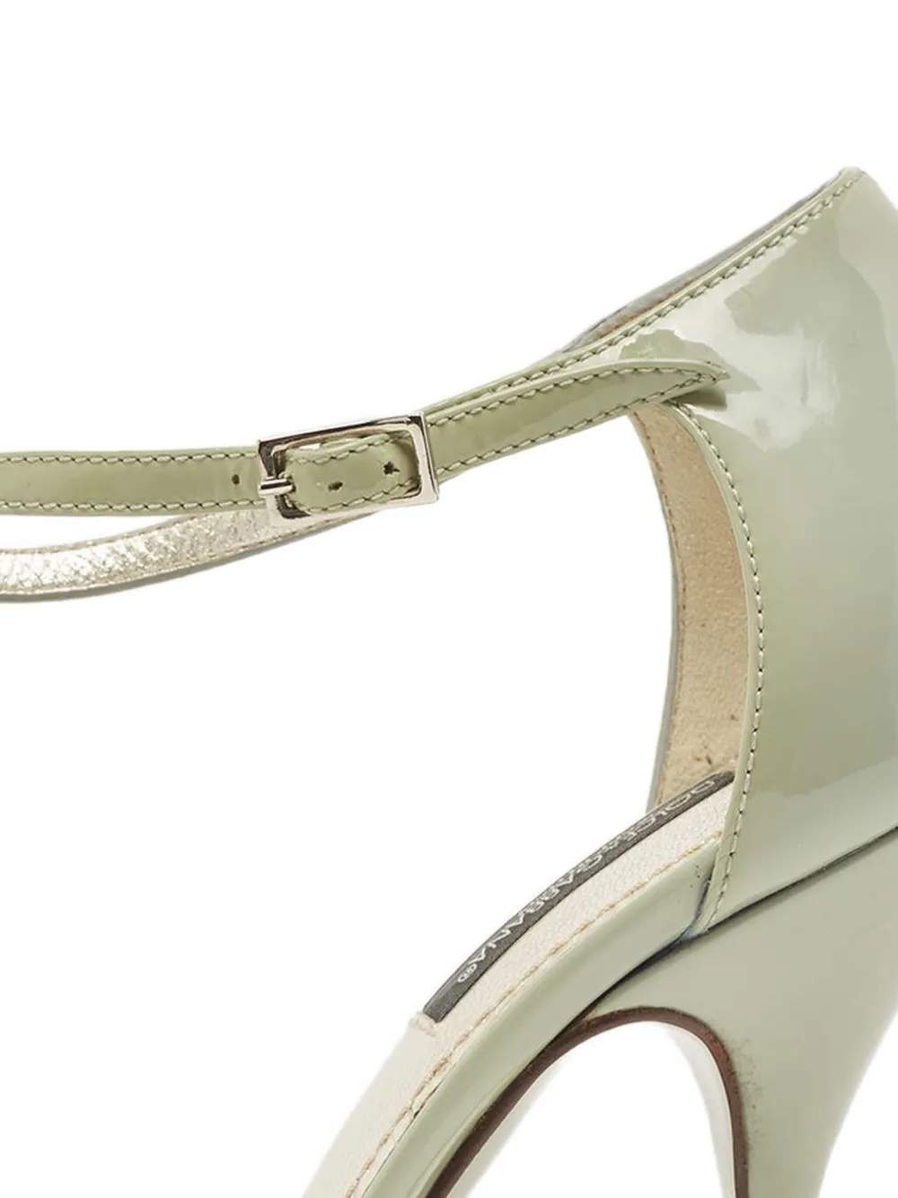 Dolce & Gabbana Pre-Owned Sandalen met T-bandje en gesp - Beige