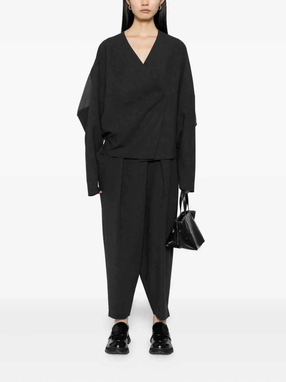 GDeL by gaze de lin asymmetric-pocket trousers | Tapered Pants | Image 2
