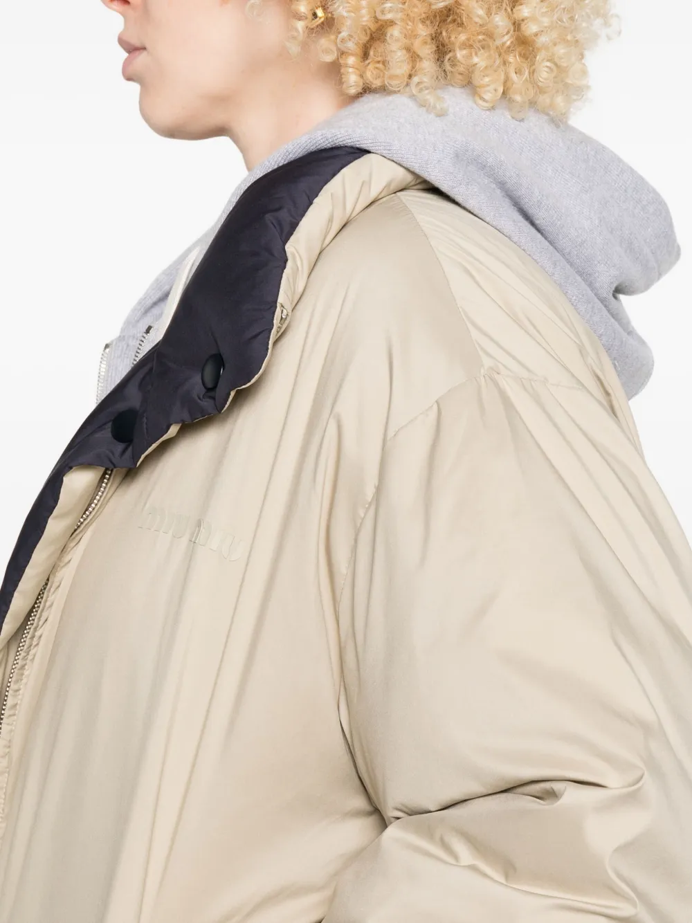Miu Omkeerbaar donsjack met hoge hals Beige