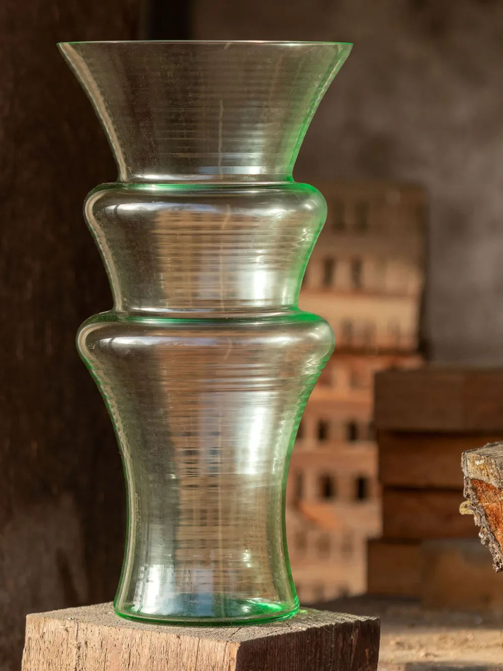 Produzione Privata Wind Maestrale Glass Vase (20cm) In Green