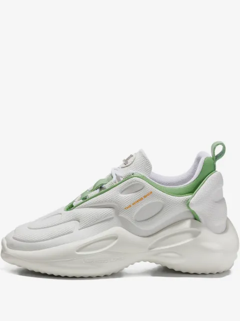 Leandro Lopes tenis Mining con detalle del logo