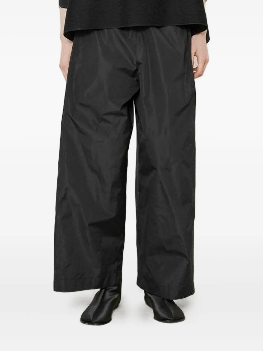 Meimeij Pleated-panel Trousers In Black
