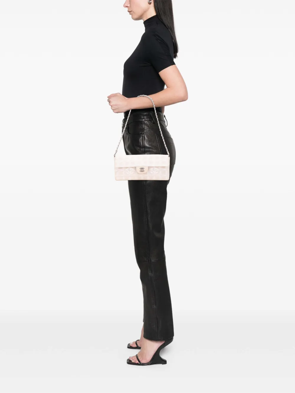 CHANEL Pre-Owned 2002-2003 New Travel Line Nylon East West Flap shoulder bag | Pre-Owned | Image 2