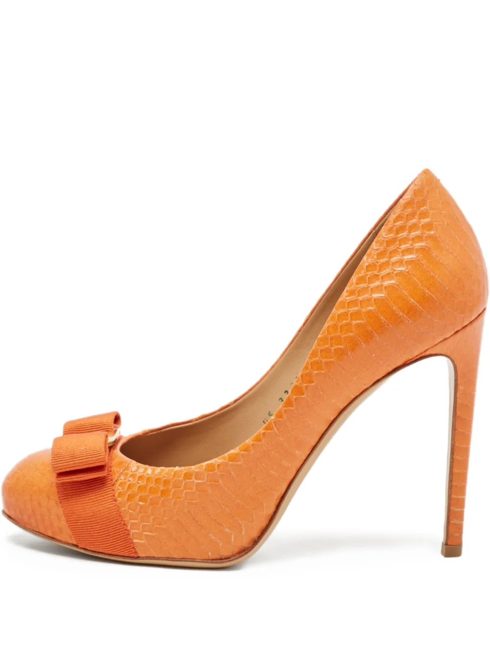 Click to view more detailed imagery on our partner's website Pre-owned Ferragamo 115mm Vara Bow Pumps In Orange