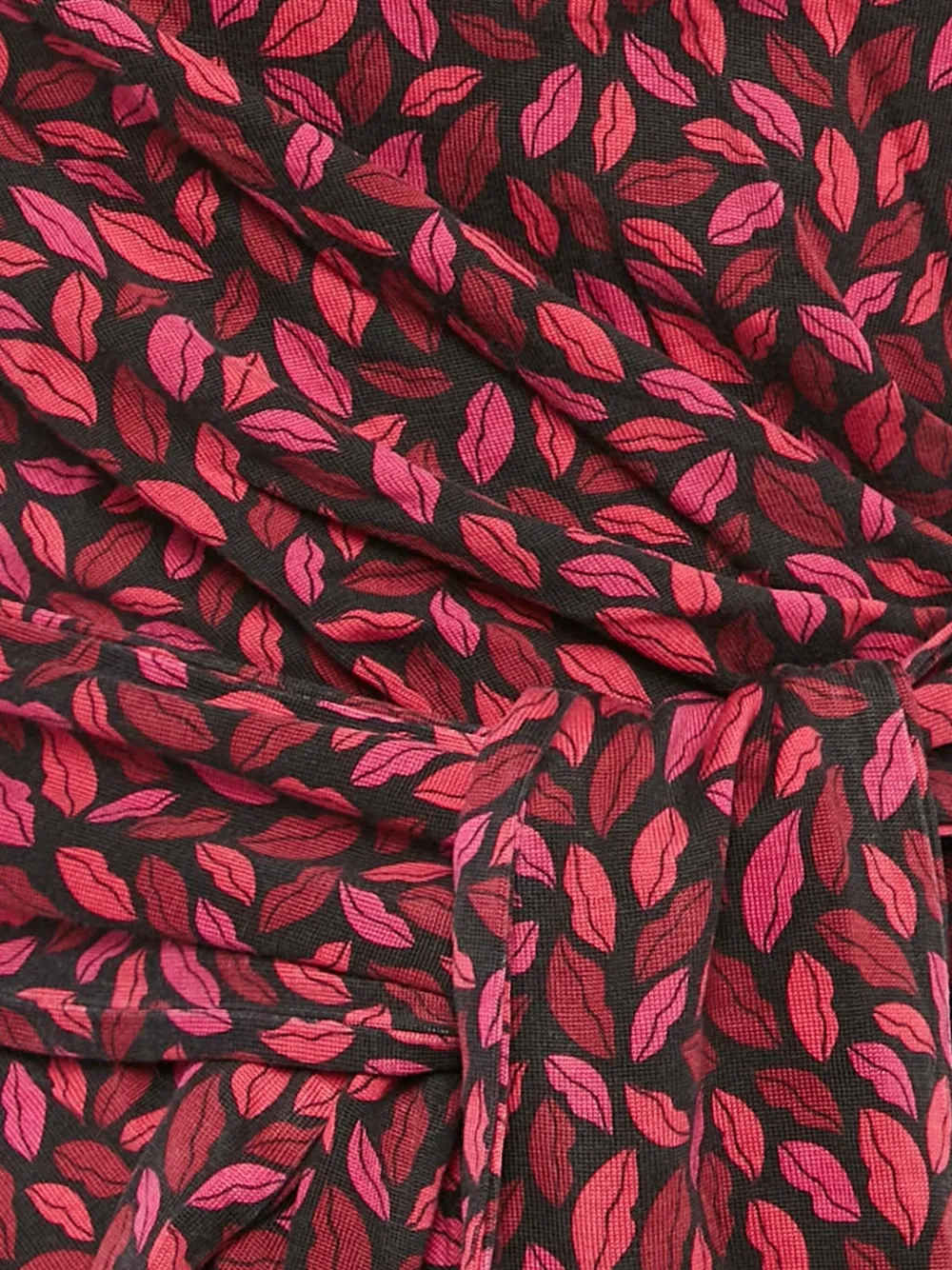 Pre-owned Diane Von Furstenberg Vintage Lips-print Ruched Mini Dress In Red