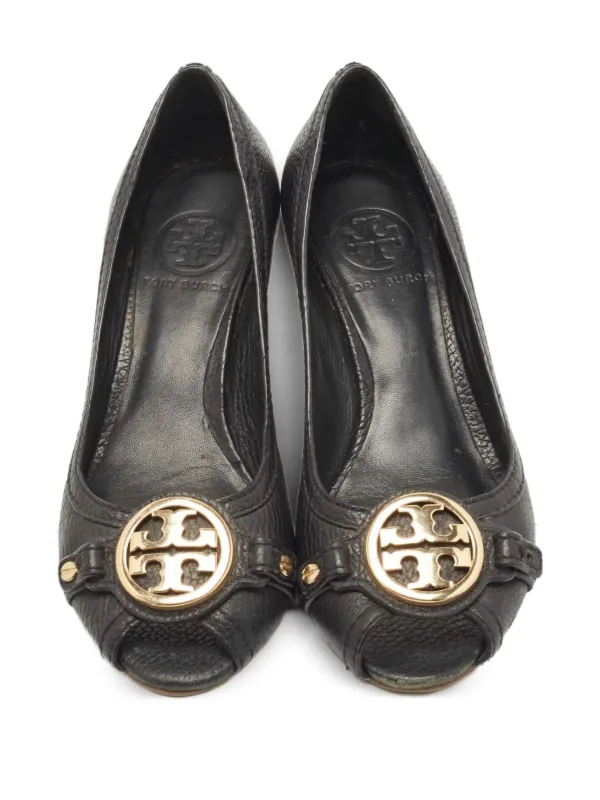 Tory Burch 2024 レザーウェッジ ピープトゥ シューズ | ブラック