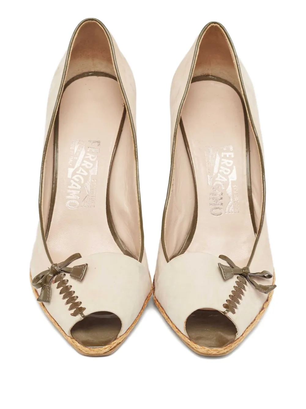 Pre-owned Ferragamo 100mm Wedge-heel Bow-embellished Pumps In Neutral