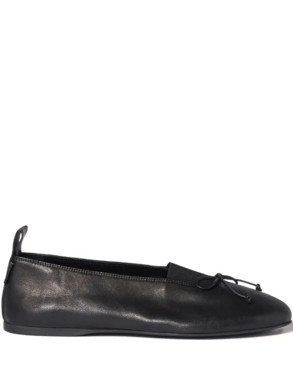 Palemius ブラックリボンフラットシューズ Miu Miu レザー リボン フラットシューズ | ブラック | FARFETCH JP