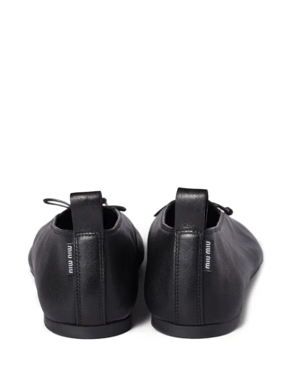 Palemius ブラックリボンフラットシューズ Miu Miu レザー リボン フラットシューズ | ブラック | FARFETCH JP