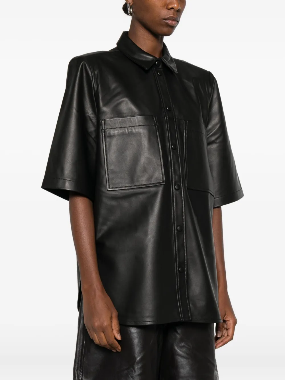 IRO Leren blouse met korte mouwen en zak Zwart