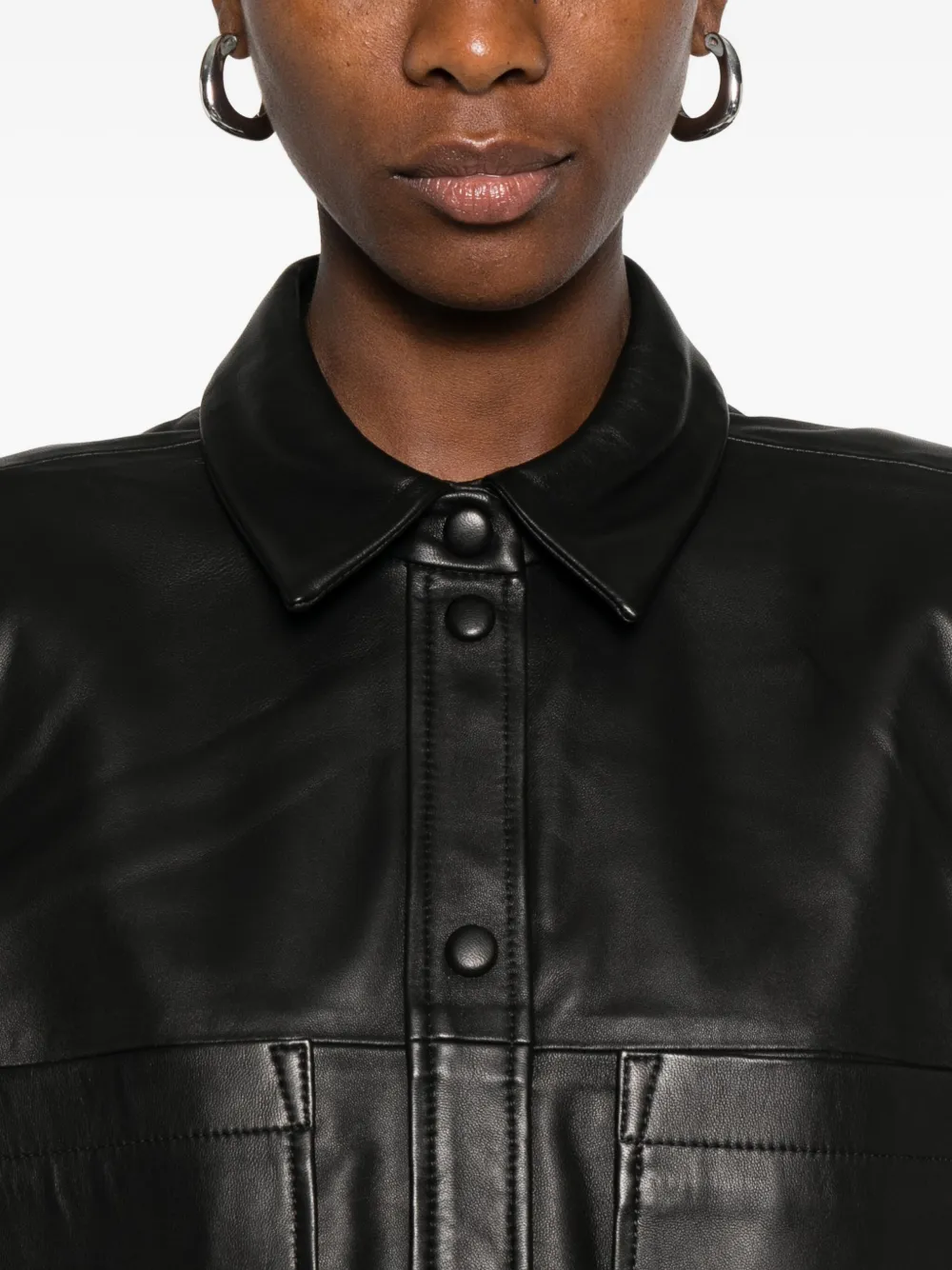 IRO Leren blouse met korte mouwen en zak Zwart