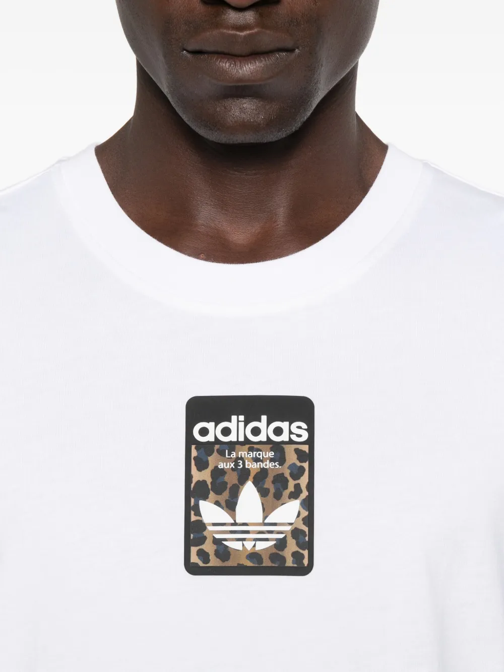 adidas T-shirt met luipaardprint en logo Wit