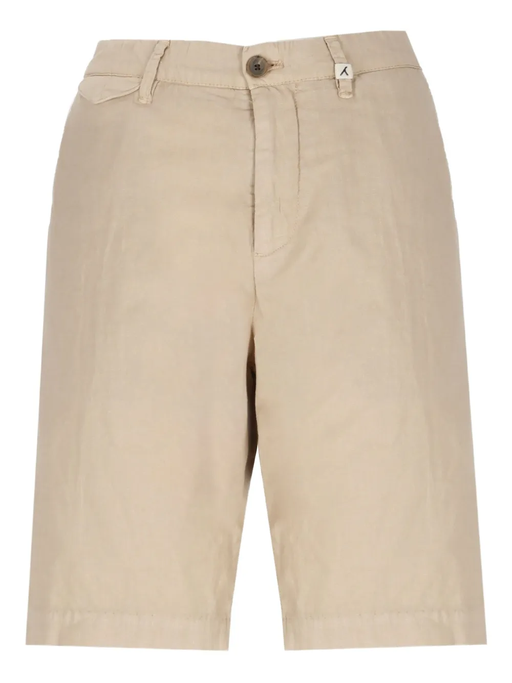 button-fastening shorts