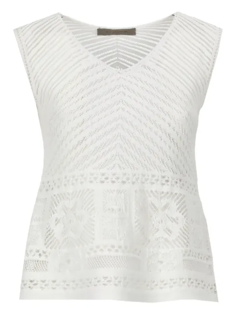 D.Exterior perforated lace top