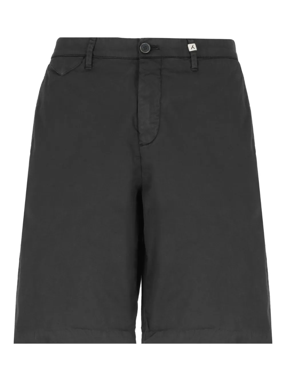 button-fastening shorts