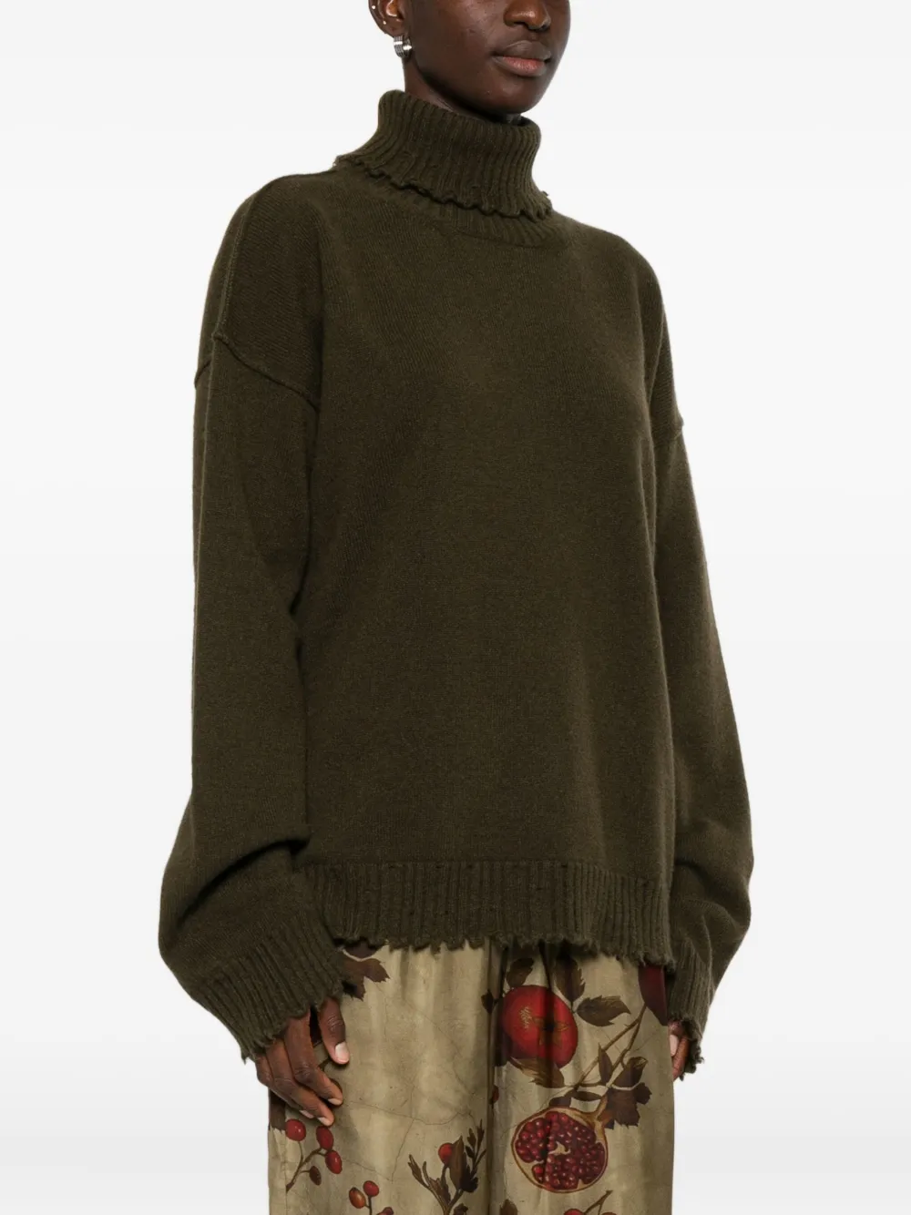 Uma Wang high-neck frayed-hem sweater Groen