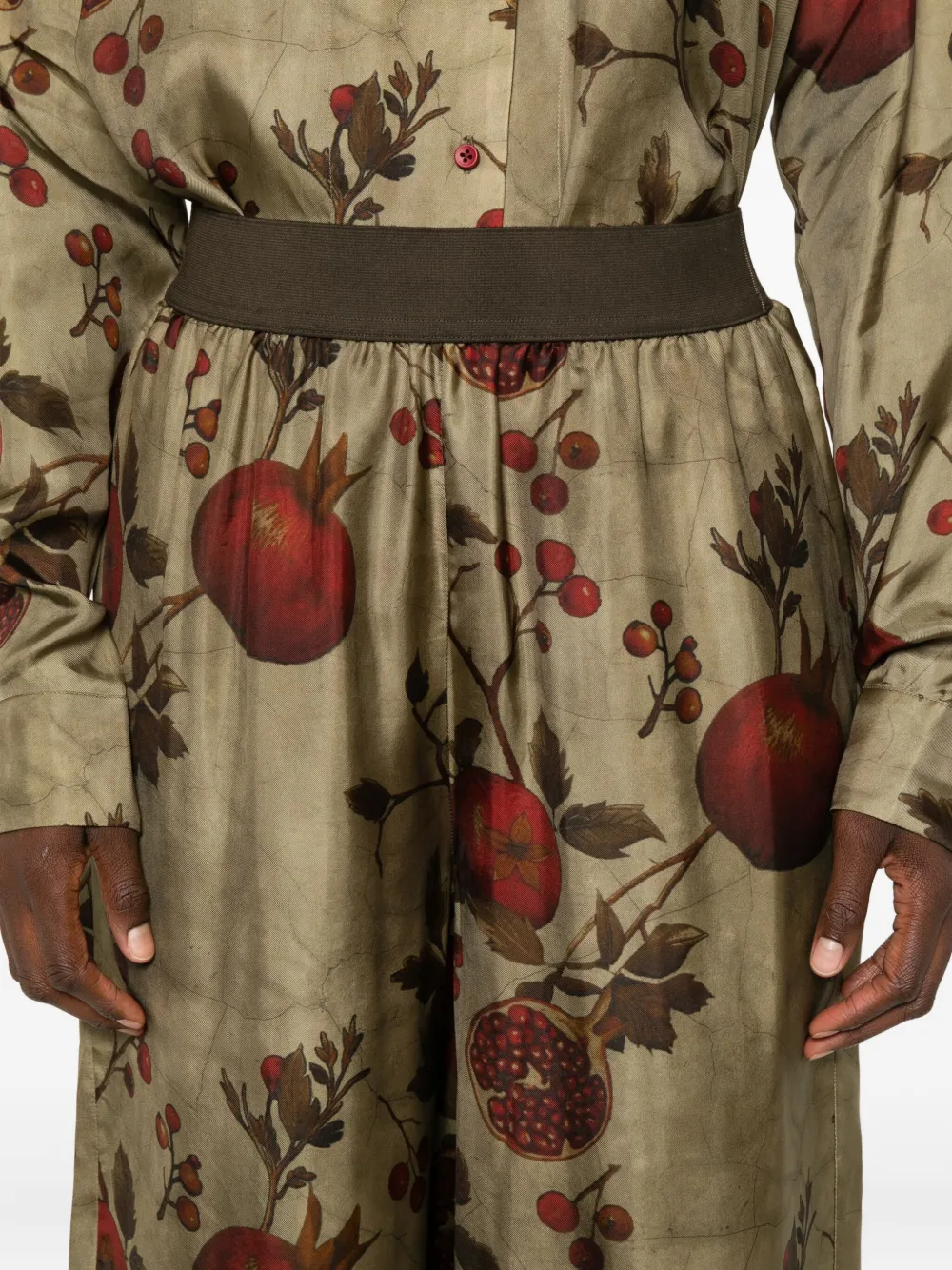 Uma Wang pomegranate-print elastic-waist trousers Groen