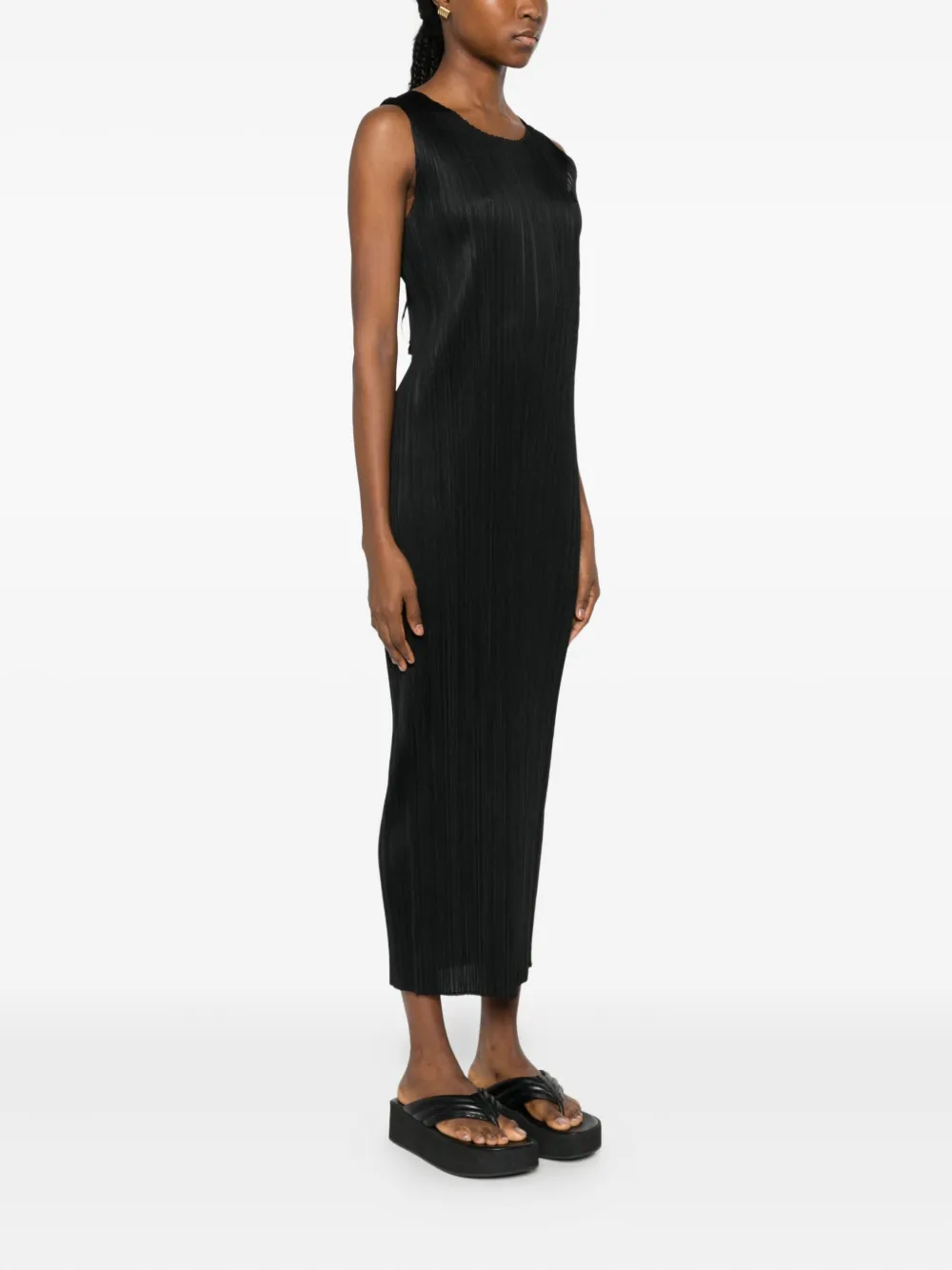 Issey Miyake Round-neck Sleeveless Dress In Black