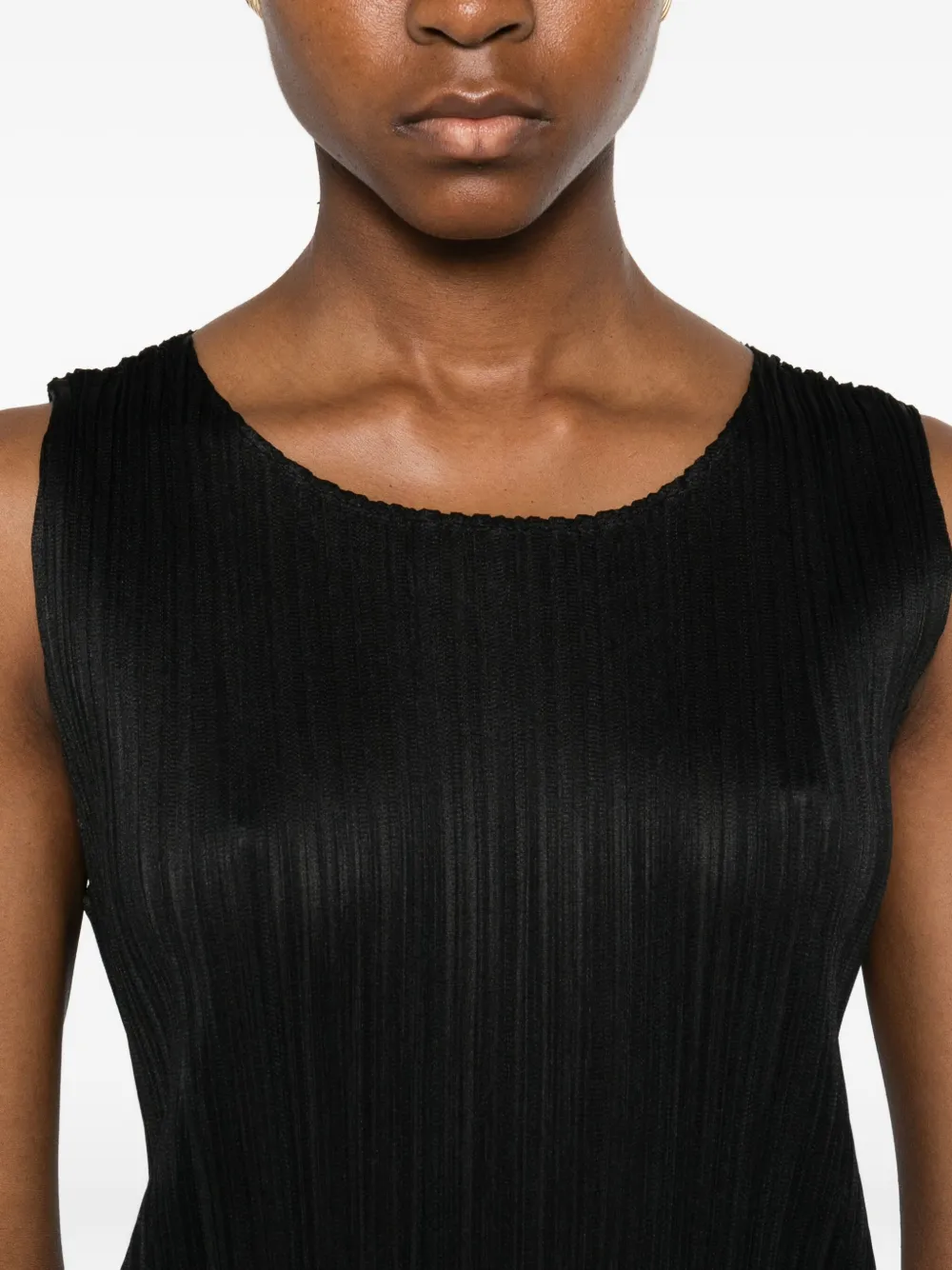 Issey Miyake Round-neck Sleeveless Dress In Black