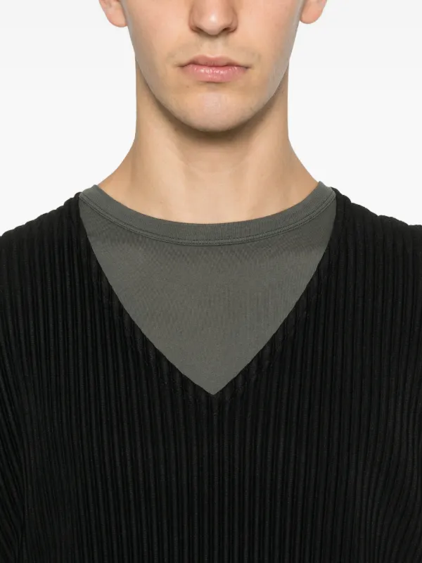 Homme Plissé Issey Miyake V-neck Vest | Black | FARFETCH UK