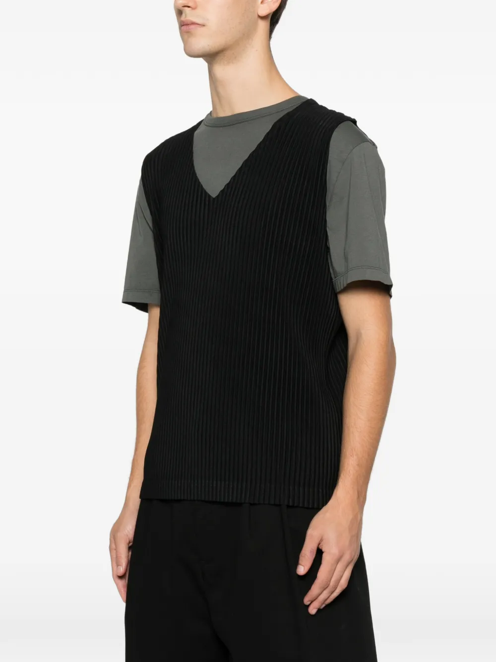 HOMME PLISSE ISSEY MIYAKE Vネックベスト Homme Plissé Issey Miyake Vネック トップ | ブラック | FARFETCH JP