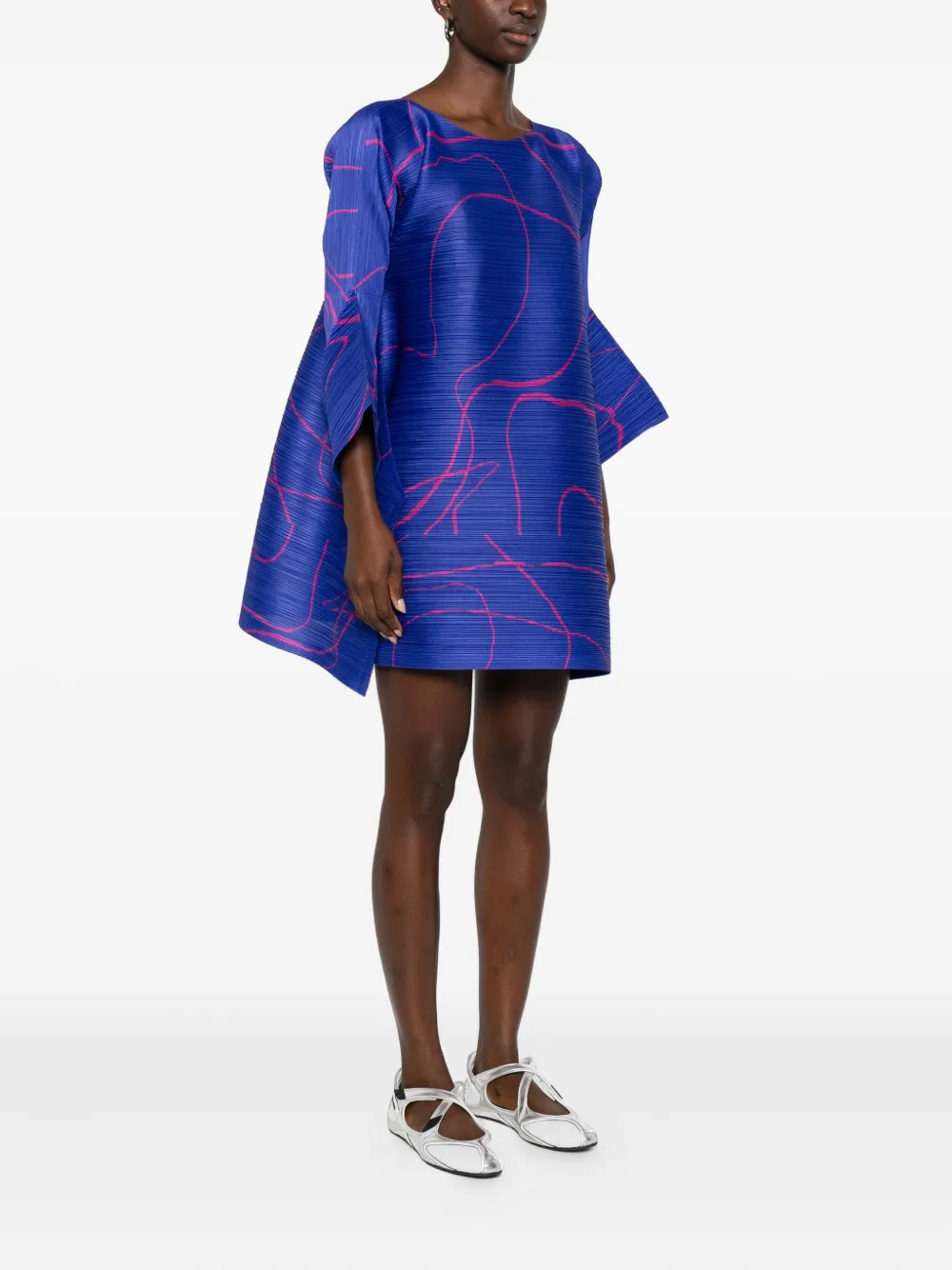 Issey Miyake Abstract Pattern Knee-length Dress With Wide Sleeves In Blue