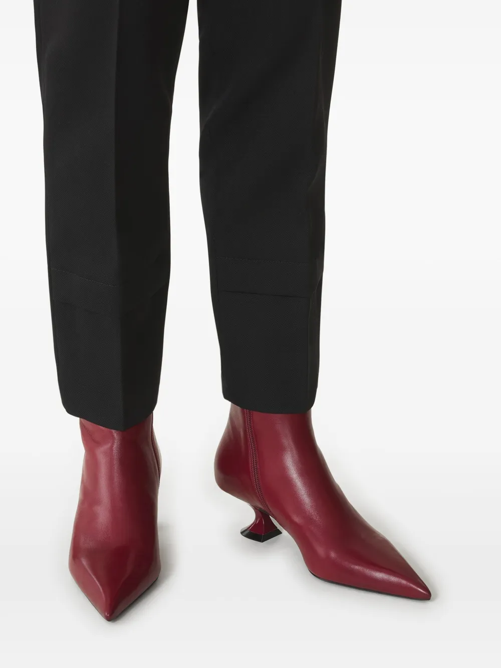 Lanvin Enkellaarzen met sculpturale hak en puntige neus Rood