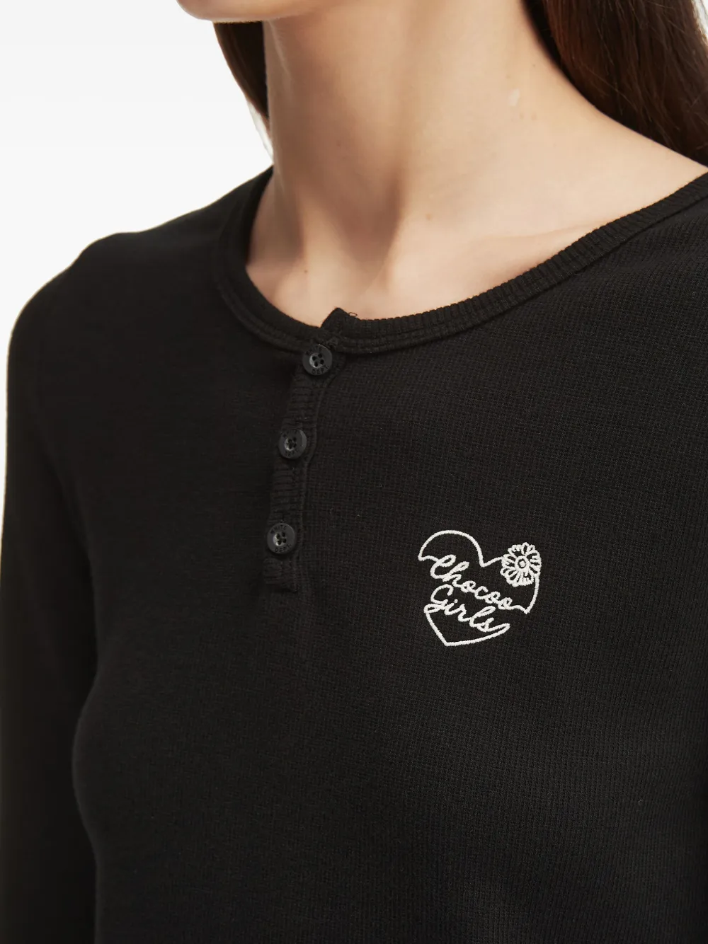 Chocoolate Heart-embroidered Henley T-shirt In Black