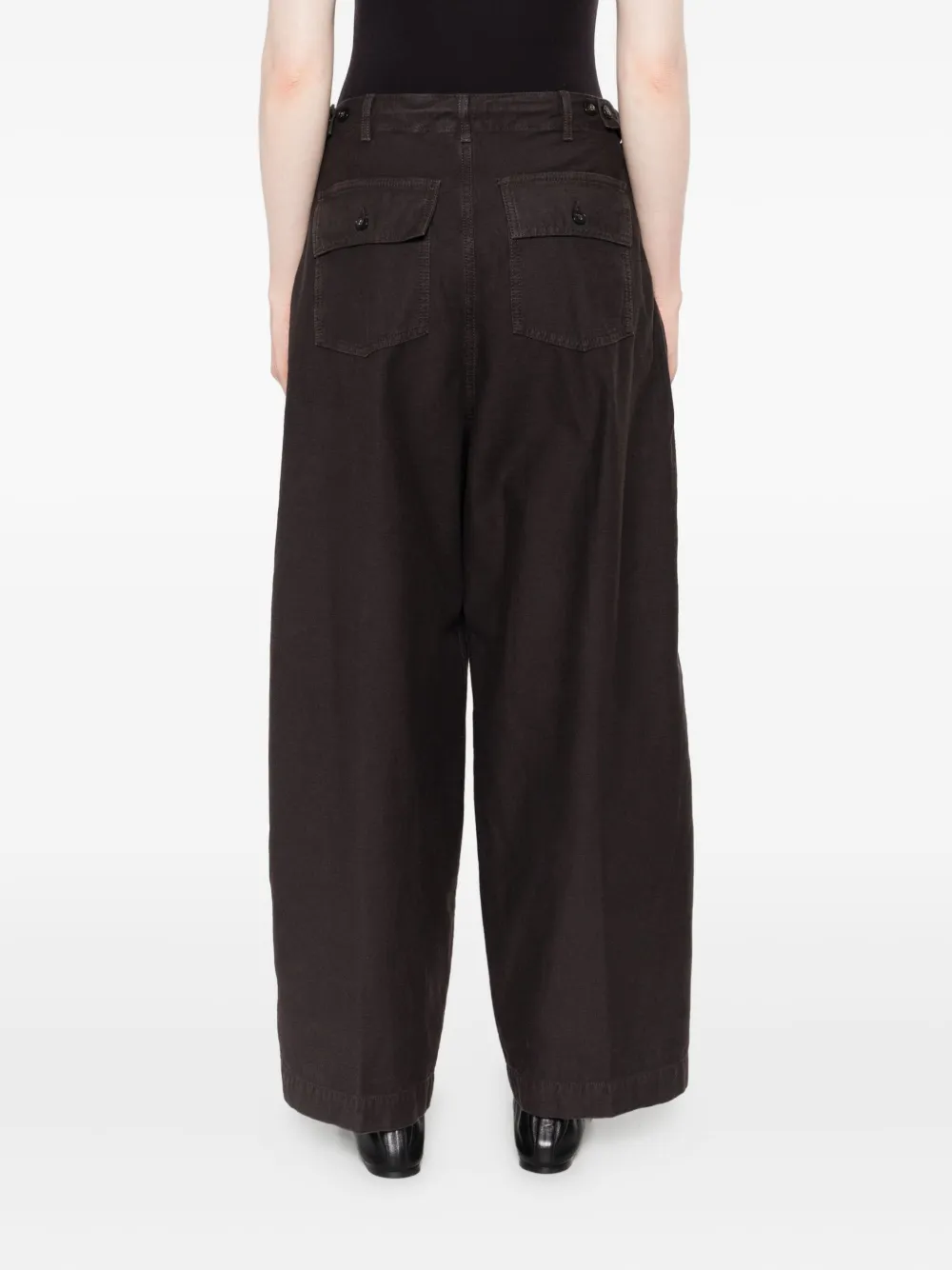 TRUE AVENUE Broek met geplooide zak Bruin