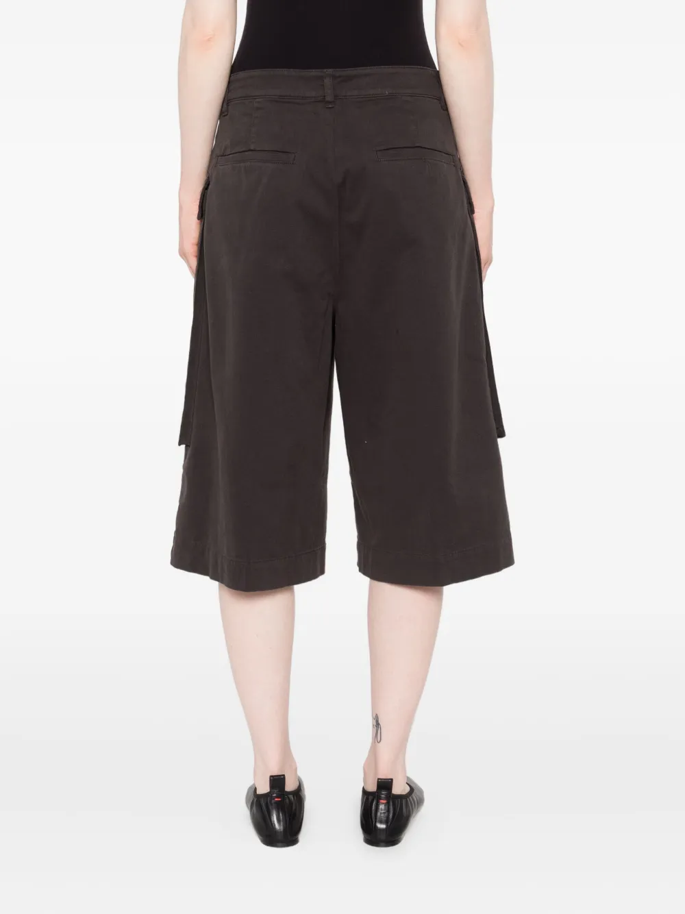 TRUE AVENUE Shorts met cargo zak Bruin