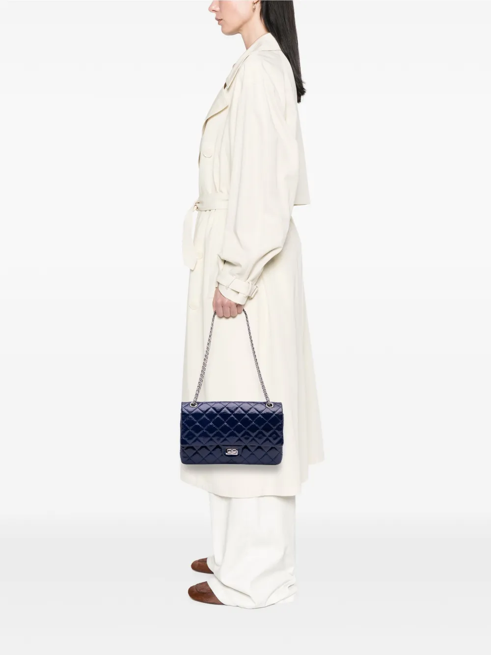 CHANEL Pre-Owned 2010-2011 Reissue 2.55 Patent Double Flap 226 crossbody bag | Pre-Owned | Image 2