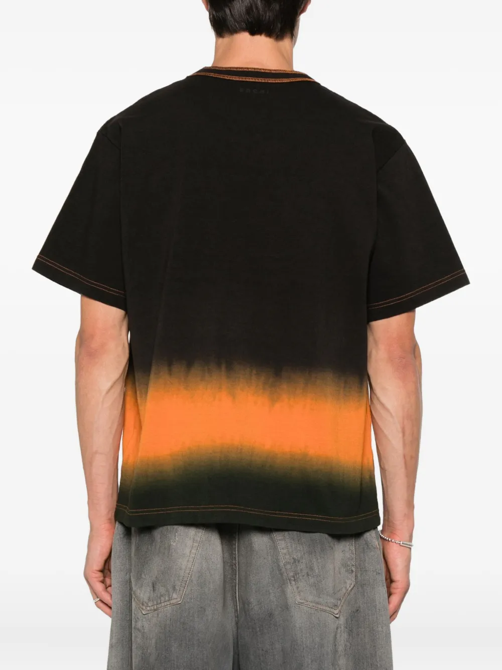 sacai T-shirt met ombré zak Bruin