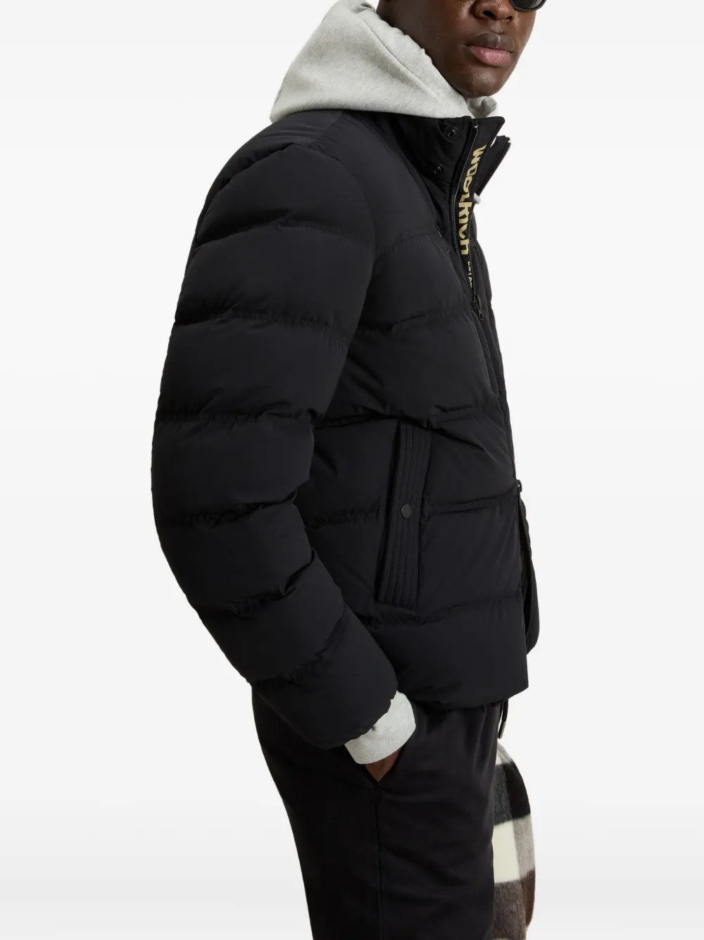 Woolrich stretch hooded puffer jacket Zwart