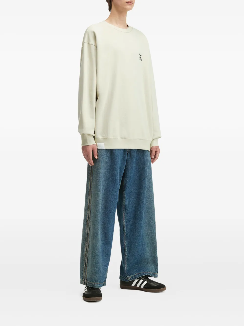 Izzue Embroidered-logo Crew-neck Sweatshirt In Neutral
