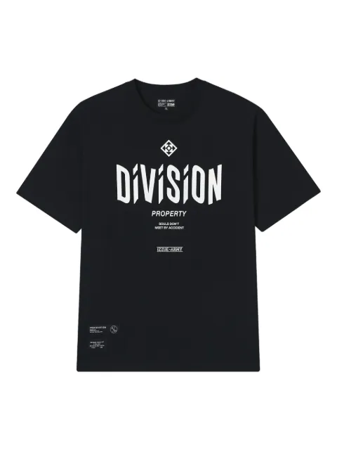 izzue Division graphic T-shirt
