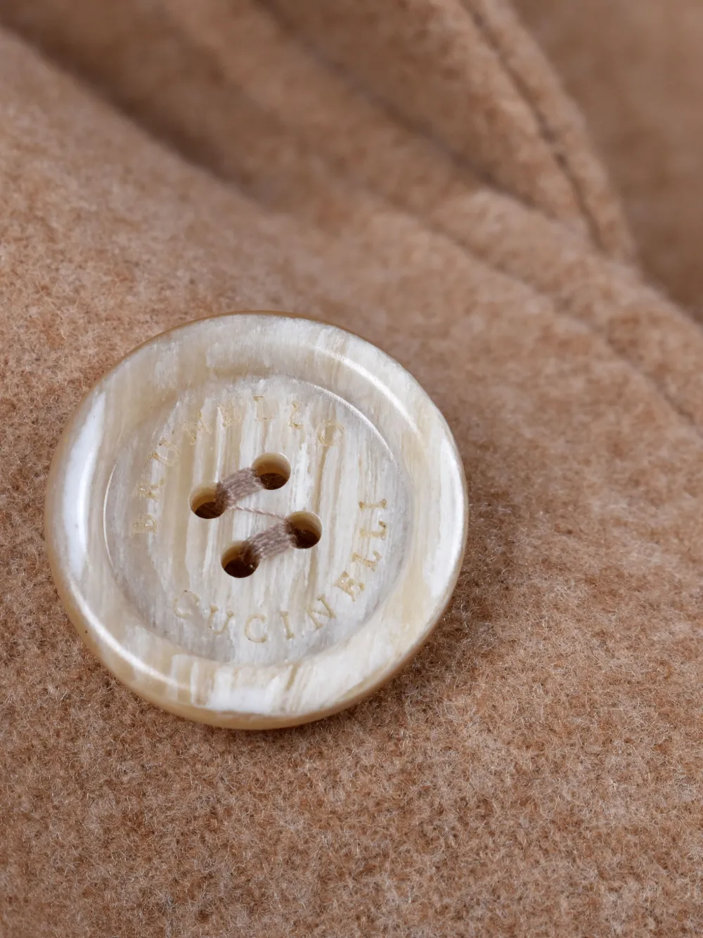 Brunello Cucinelli Jas met drie knopen Beige