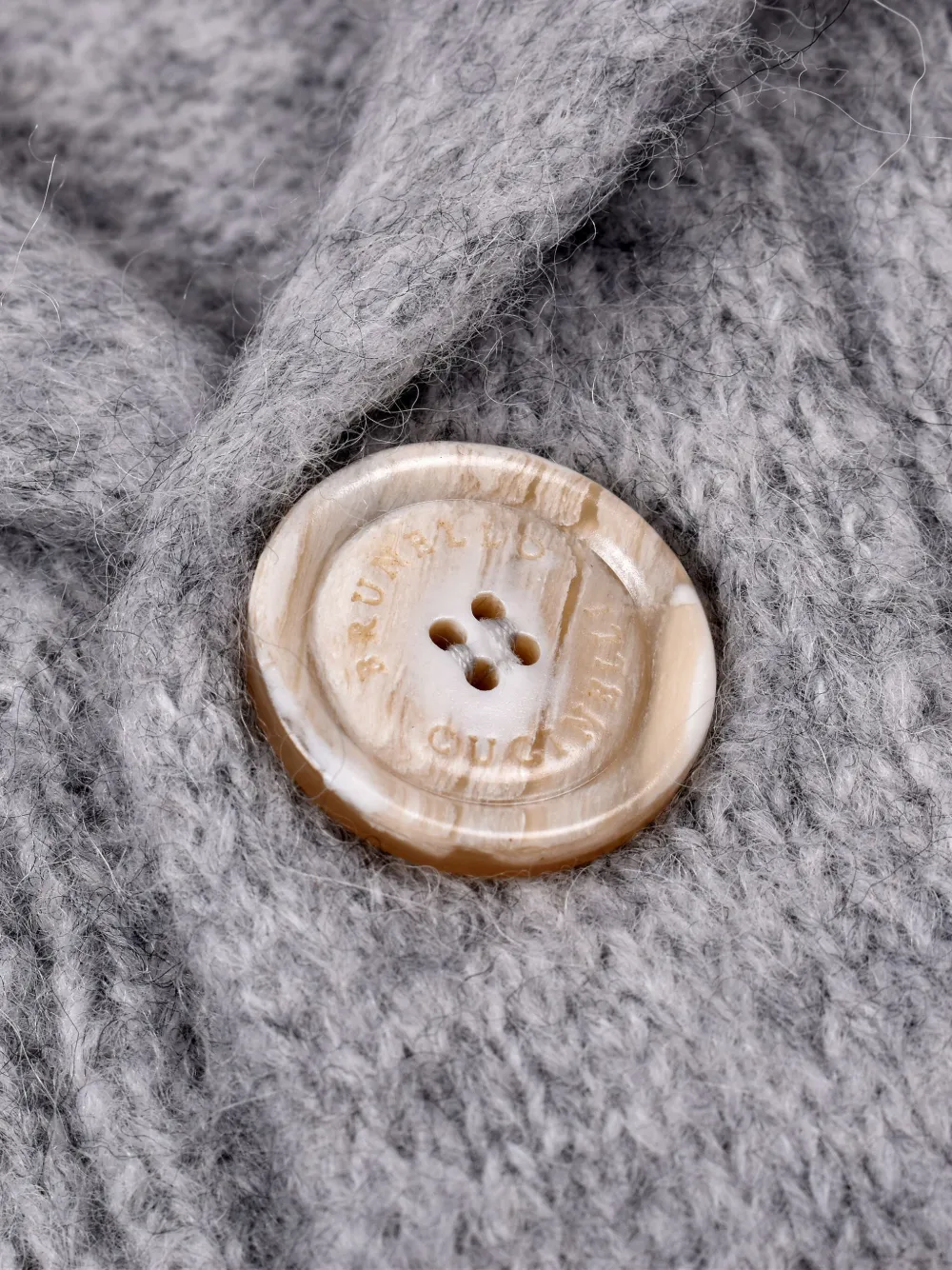 Brunello Cucinelli Vest met sjaalkraag en knoop Grijs