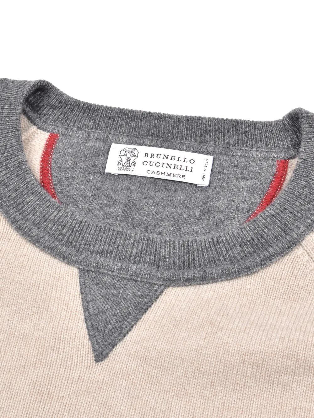 Brunello Cucinelli Trui met raglan mouwen en geborduurd logo Beige