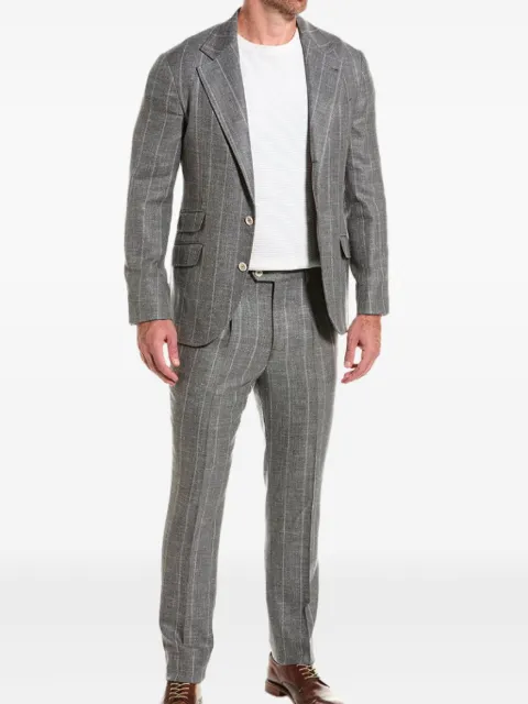 Brunello Cucinelli traje con rayas diplomáticas estampadas