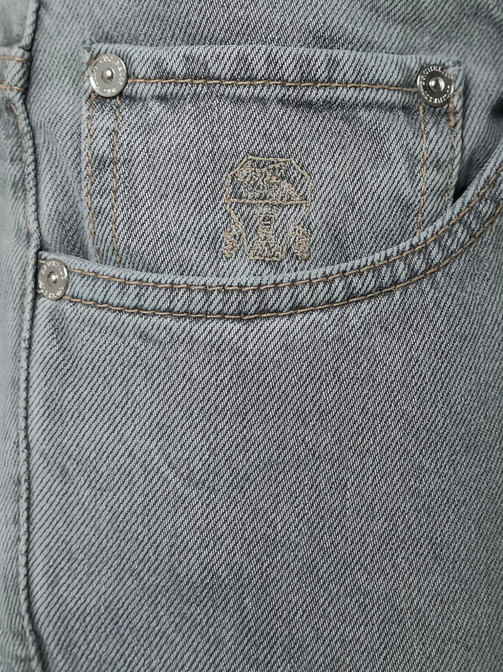 Brunello Cucinelli Katoenen straight jeans met geborduurde zakken Grijs