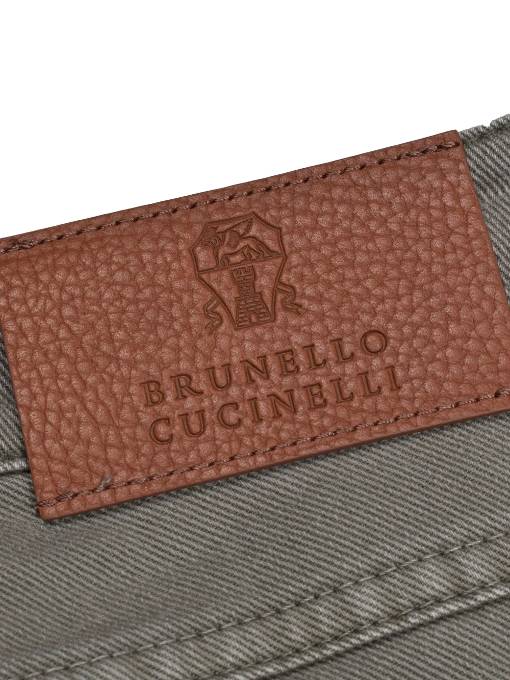 Brunello Cucinelli Jeans met geborduurd logo en leren patch Groen