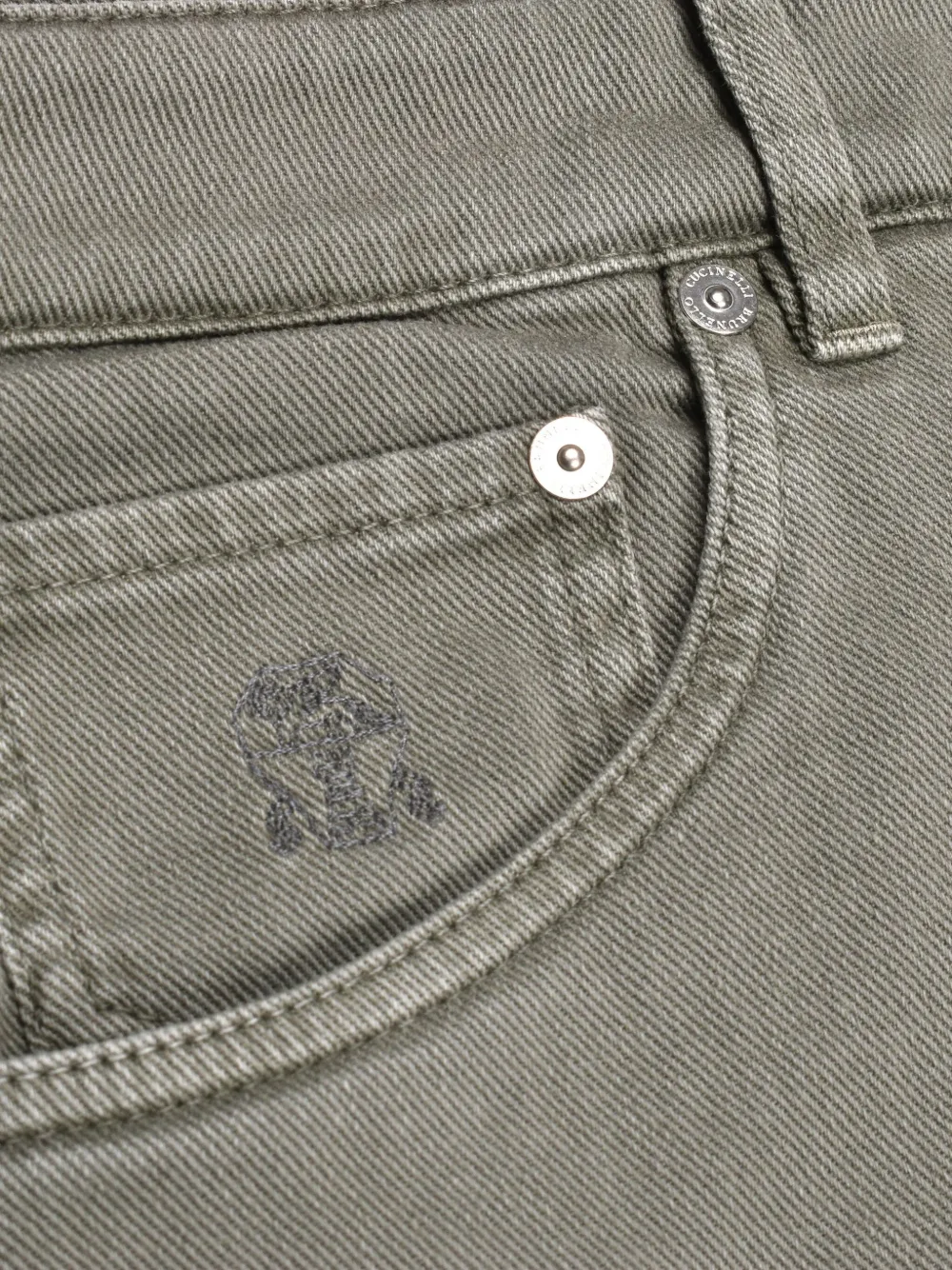 Brunello Cucinelli Jeans met geborduurd logo en leren patch Groen