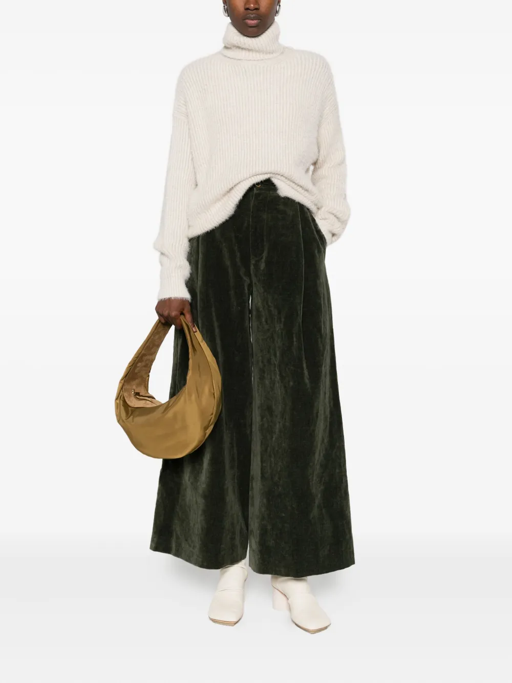 Uma Wang pleated velvet trousers Groen