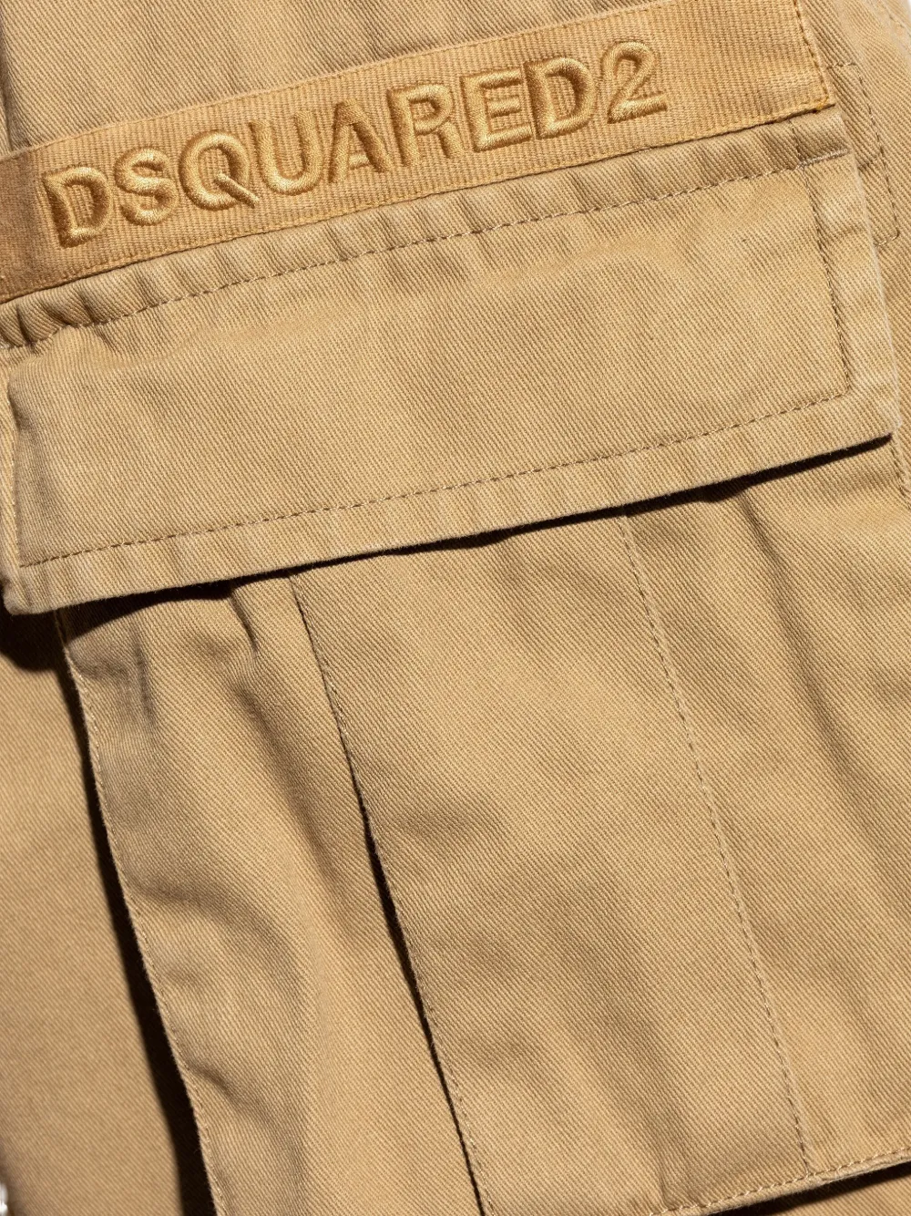 DSQUARED2 Shorts met cargozak en logoplakkaat Bruin