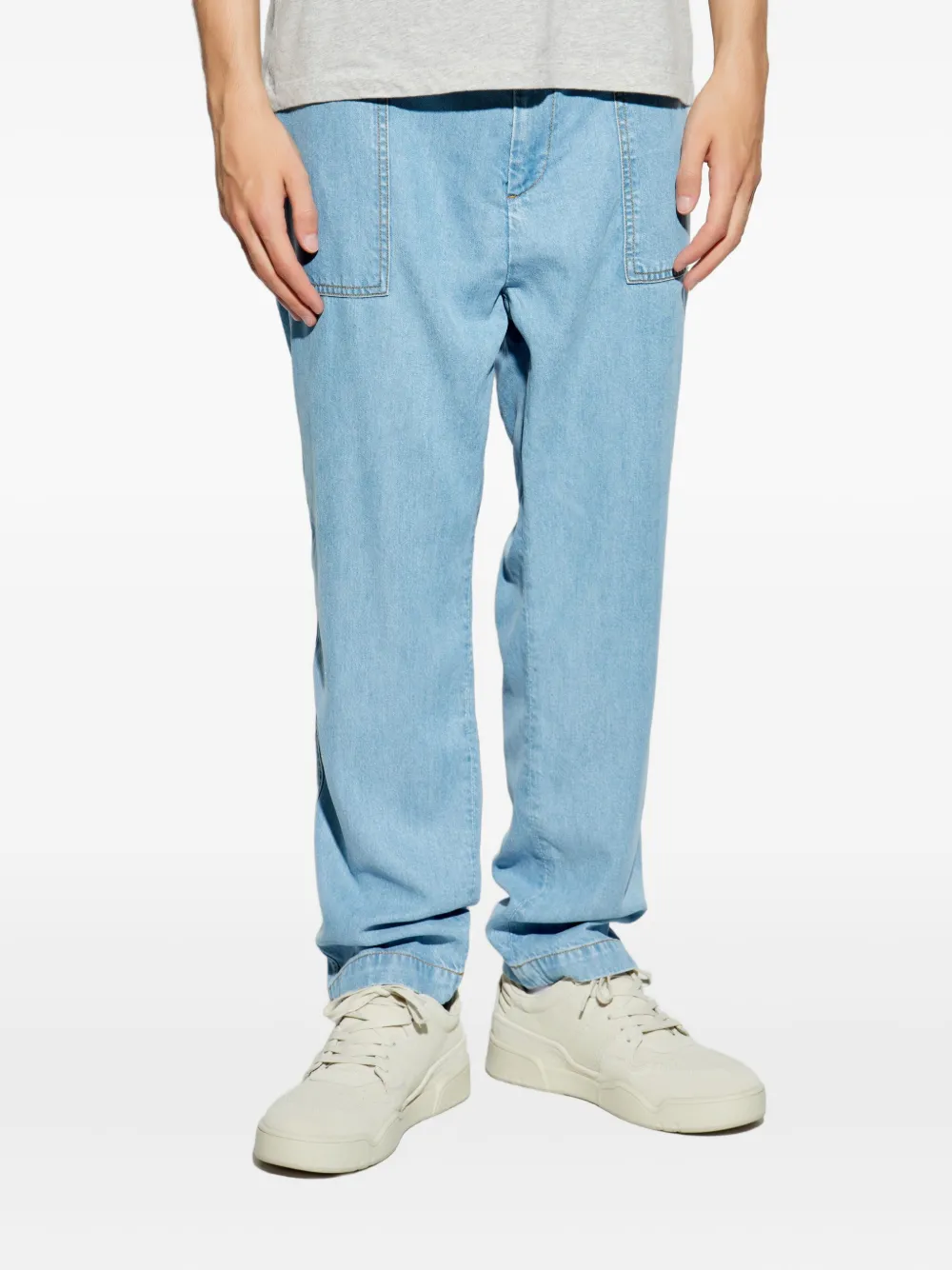 Officine Generale Broek met stikseldetail en opgestikte zak Blauw