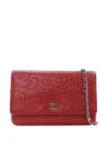 CHANEL Pre-Owned 2014-2015 Embossed Lambskin Camellia Wallet On Chain crossbody bag - Red