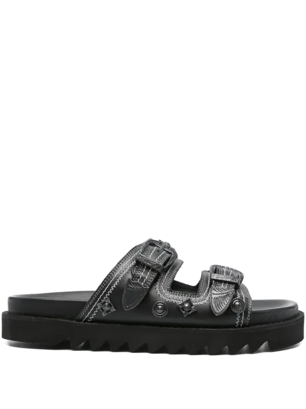 Toga Virilis 23SS レザーサンダル Toga Virilis バックル エナメルレザーサンダル | ブラック | FARFETCH JP