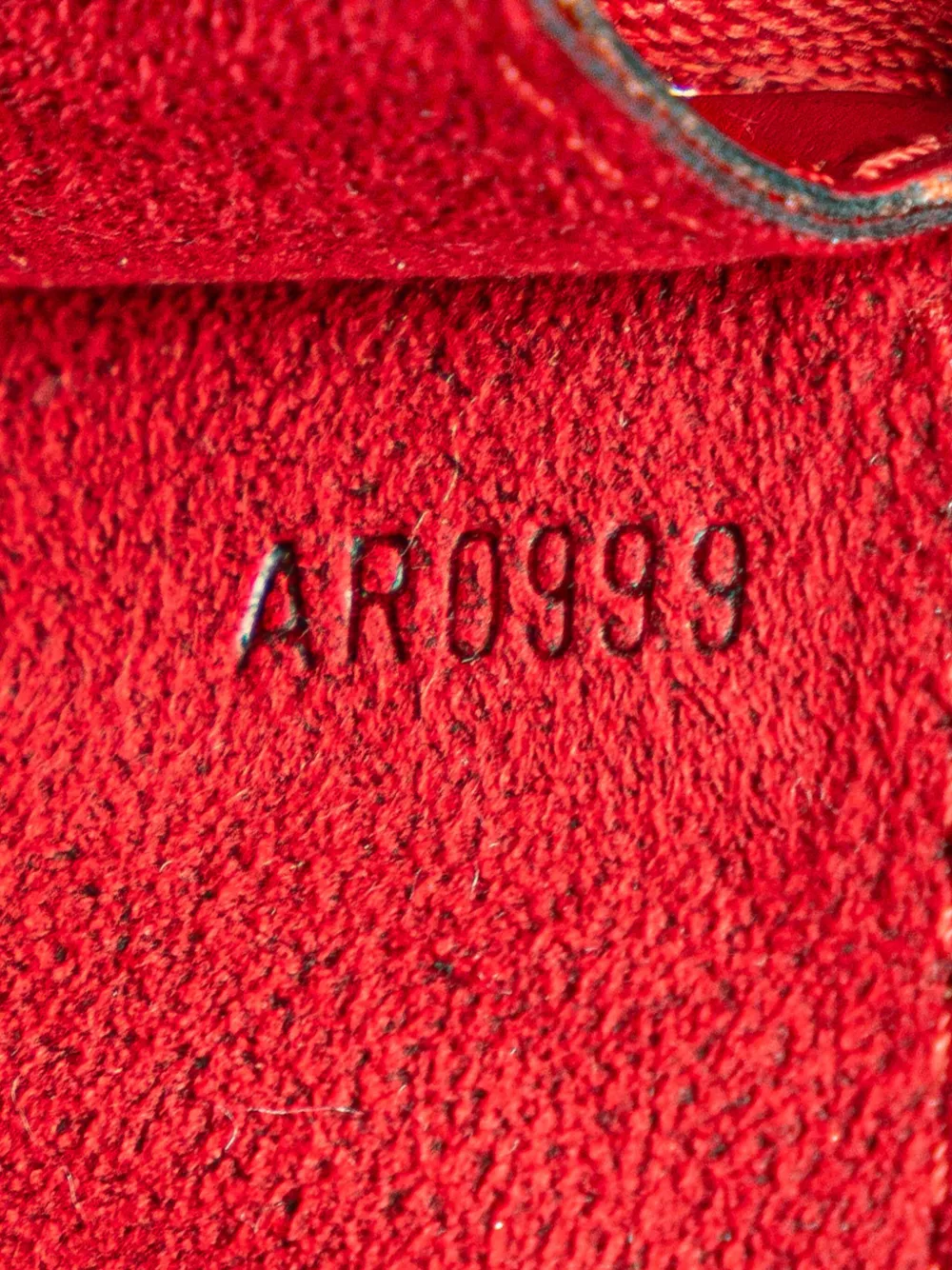 Pre-owned Louis Vuitton 1999 Epi Pochette Accessoires Shoulder Bag In Red