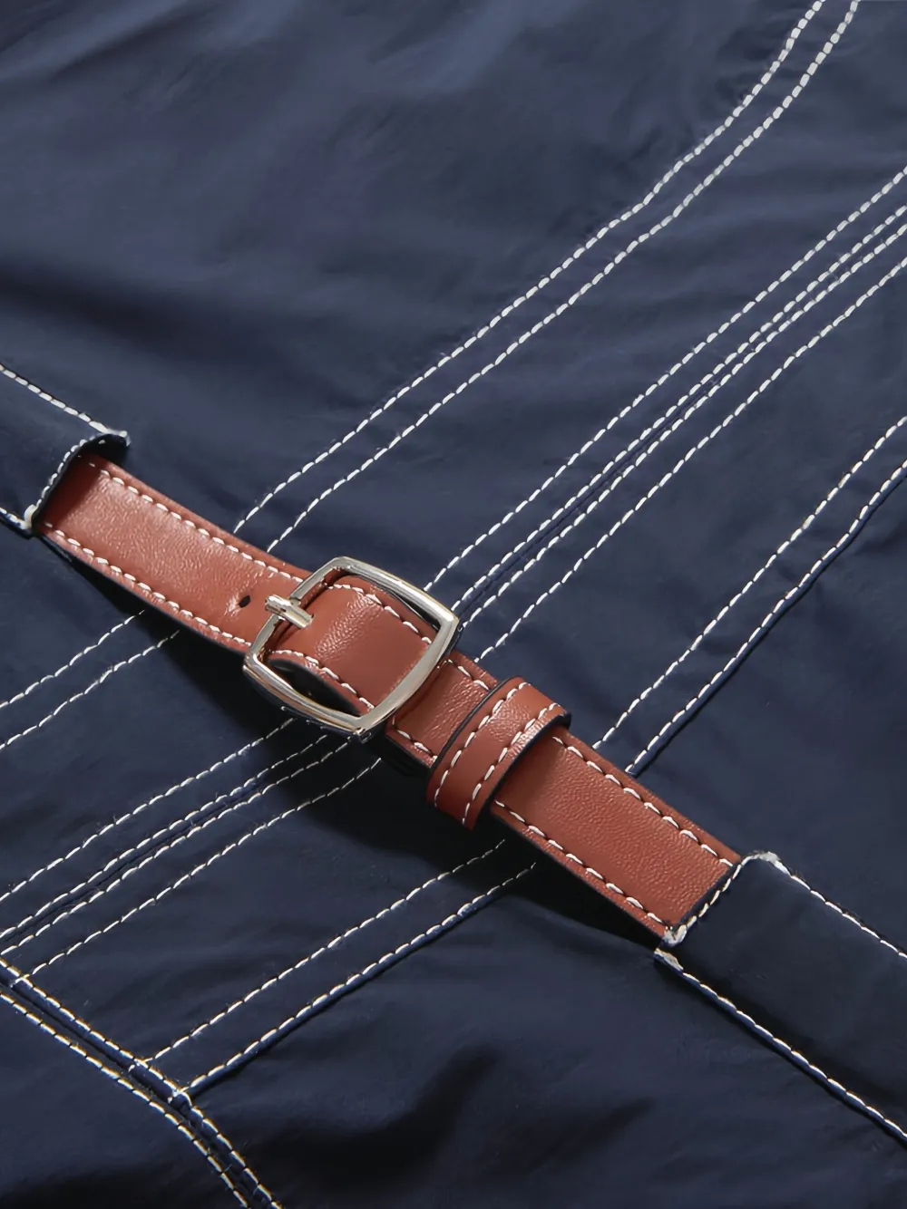 Veronica Beard Top met ceintuur en V-hals Blauw